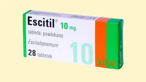 Opakowanie leku Escitil 10 mg, zawierające 28 tabletek powlekanych escitalopramu. Przed zastosowaniem należy zapoznać się z ulotką dotyczącą możliwych skutków ubocznych.